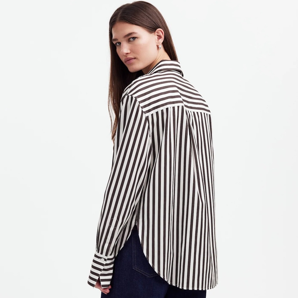 Madewell - Relaxed Button-Up Shirt in Dark Carob - Picture 2 of 6